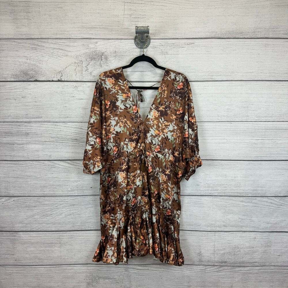 Aakaa Plus Size Tan Floral V-Neck Satin Statement Hem Waisted Dress Size Medium